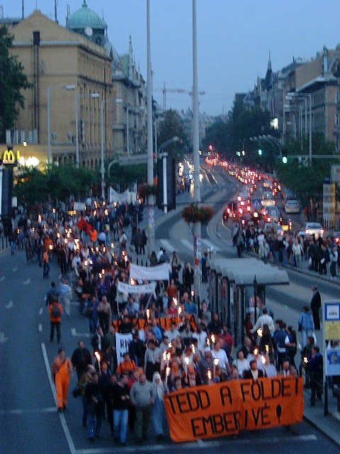A Humanista Mozgalom ltal 2001. szeptember 22-n rendezett bketntets, ahol mi is jelen voltunk. (Fot: www.humanista.hu)