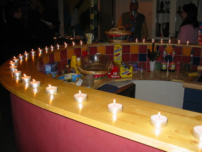 2004, Weihnachten  Anznde winzige Kerzen, viele, in unseren Seelen